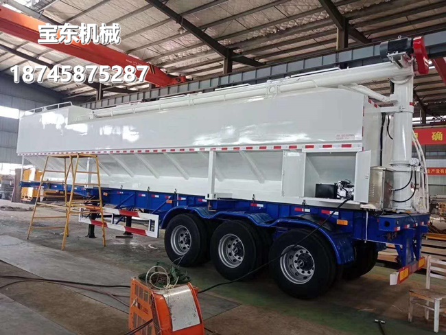 哈爾濱散裝飼料運(yùn)輸罐車(chē)